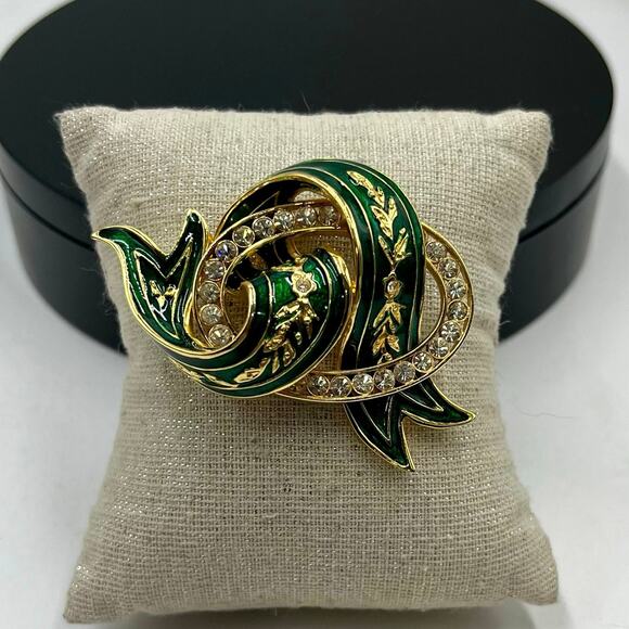 Joan Rivers Signed Vintage Gold Tone Green Enamel Rhinestone Ribbon Brooch - Picture 1 of 9